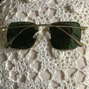 Ouwen women’s aviator sunglasses, model #58018-147, new with tags